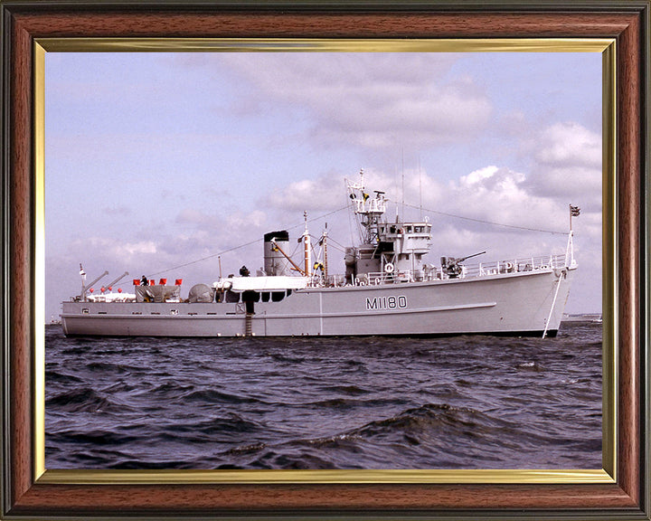 HMS Shavington M1180 | Photo Print | Framed Print | Ton Class | Minesweeper | Royal Navy Hampshire Prints