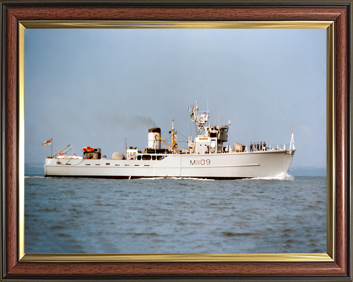 HMS Bickington M1109 | Photo Print | Framed Print | Ton Class | Minesweeper | Royal Navy Hampshire Prints