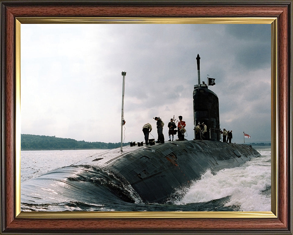 HMS Sceptre S104 Royal Navy Swiftsure class Submarine Photo Print or Framed Print - Hampshire Prints