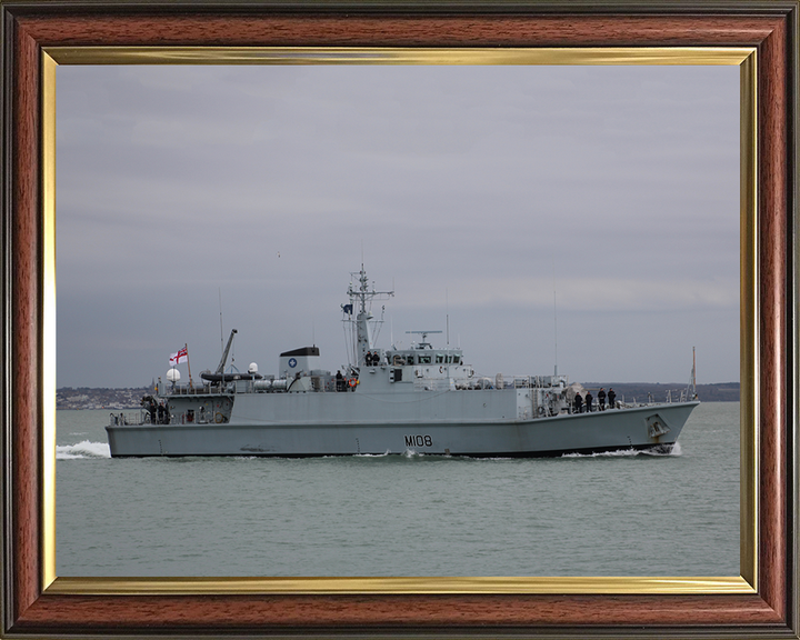 HMS Grimsby M108 | Photo Print | Framed Print | Sandown Class | Minehunter | Royal Navy Hampshire Prints