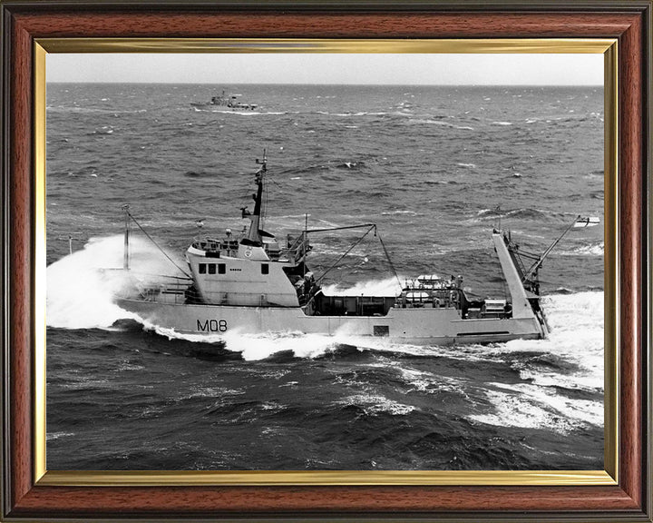 HMS Venturer M08 Royal Navy Converted minesweeper Photo Print or Framed Print - Hampshire Prints