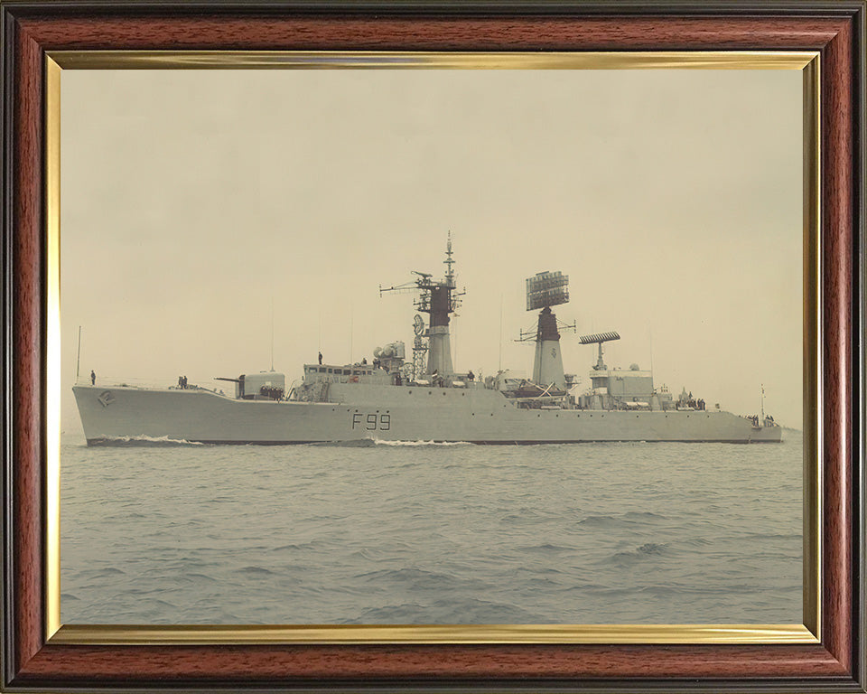 HMS Lincoln F99 Royal Navy Salisbury class frigate Photo Print or Framed Print - Hampshire Prints