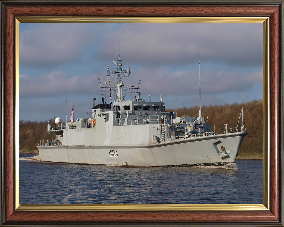 HMS Walney M104 | Photo Print | Framed Print | Sandown Class | minesweeper | Royal Navy Hampshire Prints