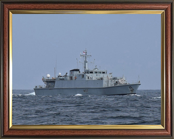 HMS Pembroke M107 | Photo Print | Framed Print | Sandown Class | Minehunter | Royal Navy Hampshire Prints