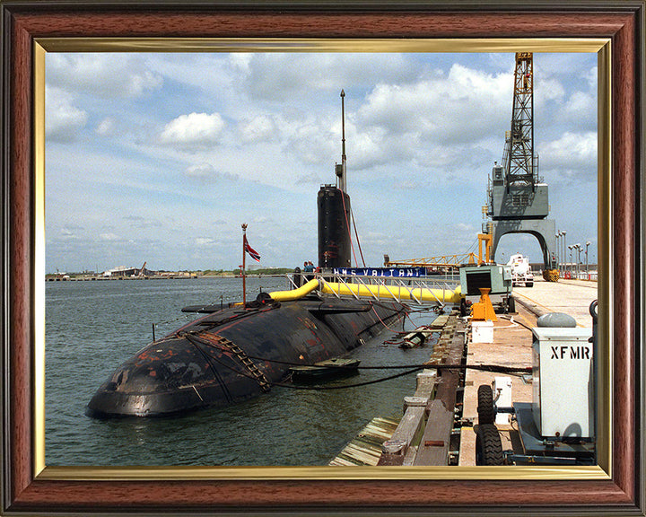 HMS Valiant S102 Submarine | Photo Print | Framed Print | Valiant Class | Royal Navy Hampshire Prints