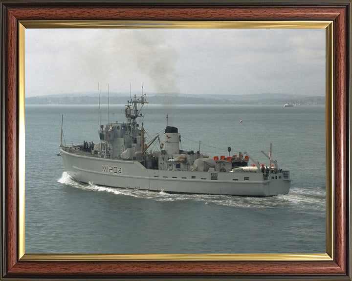HMS Stubbington M1204 | Photo Print | Framed Print | Ton Class | Minesweeper | Royal Navy Hampshire Prints