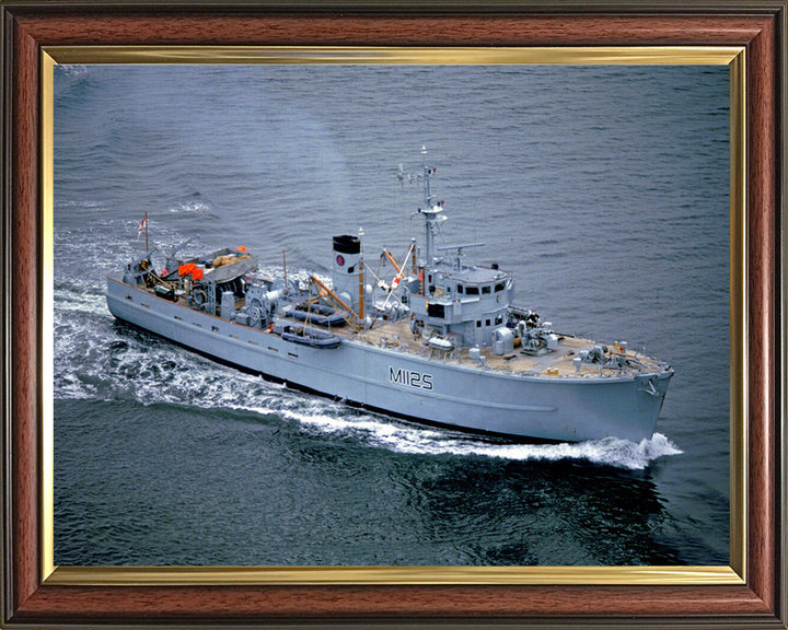 HMS Cuxton M1125 Royal Navy Ton class minesweeper Photo Print or Framed Print - Hampshire Prints