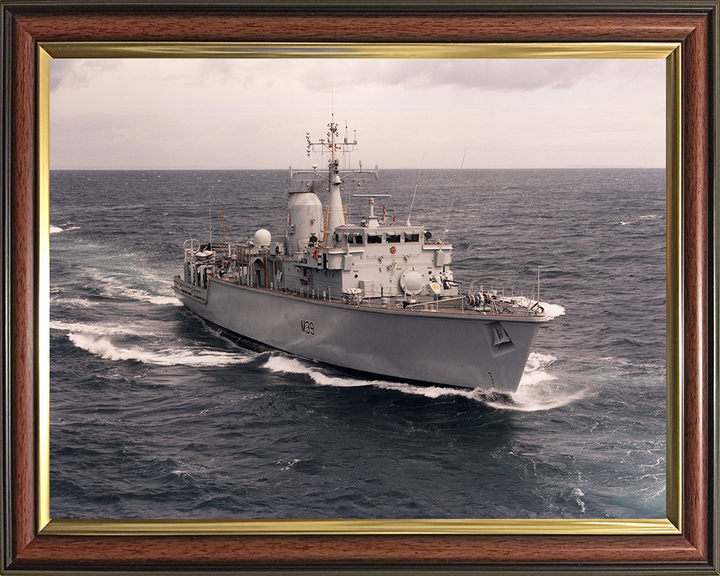 HMS Hurworth M39 | Photo Print | Framed Print | Hunt Class | Mine Warfare Vessel | Royal Navy Hampshire Prints