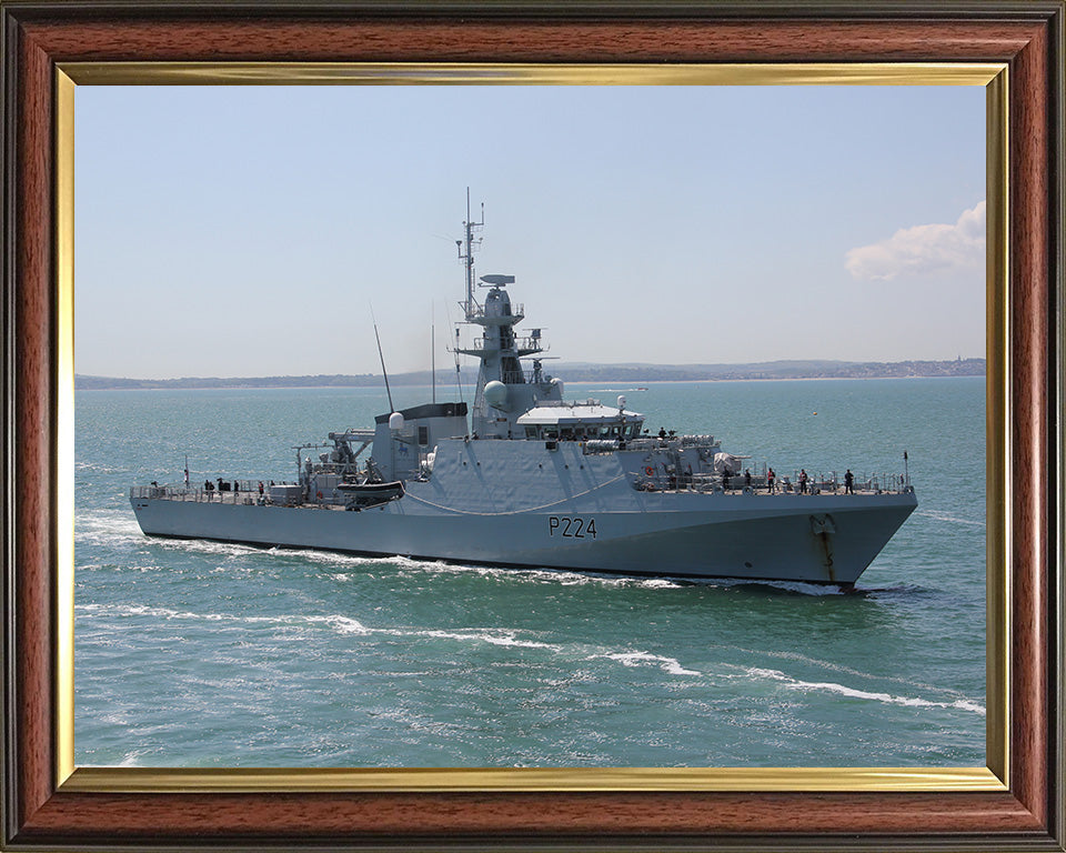 HMS Trent P224 | Photo Print | Framed Print | River Class | Patrol Vessel | Royal Navy Hampshire Prints