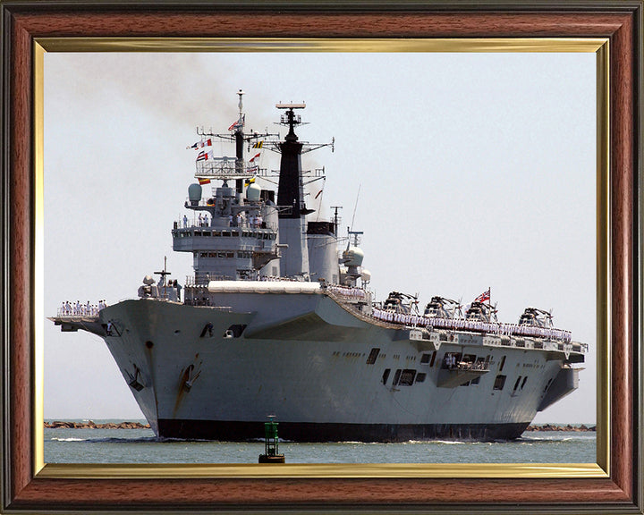HMS Invincible R05 | Photo Print | Framed Print | Invincible Class | Aircraft Carrier | Royal Navy Hampshire Prints