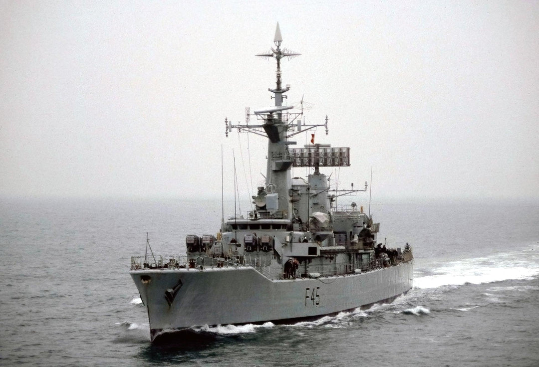 HMS Minerva F45 | Photo Print | Framed Print | Leander Class | Frigate | Royal Navy Hampshire Prints