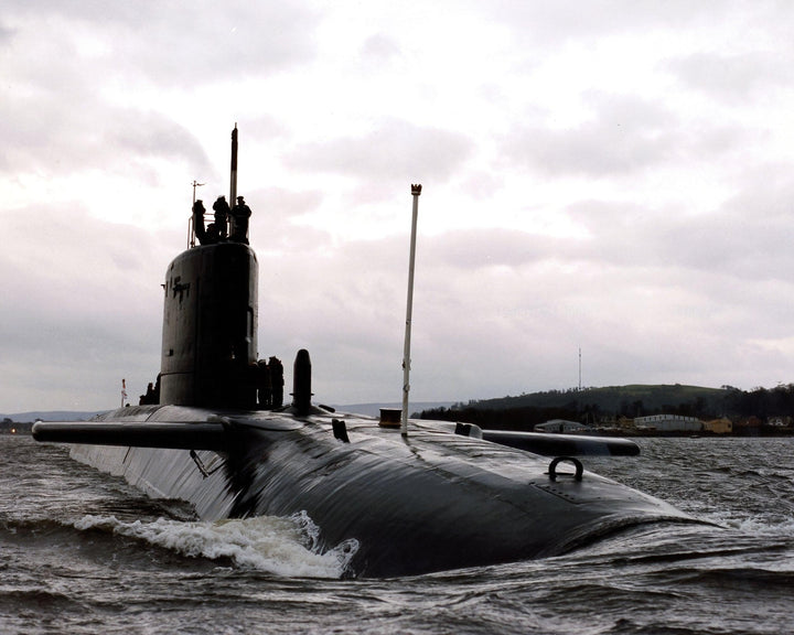HMS Renown Submarine | Photo Print | Framed Print | Resolution Class | Royal Navy Hampshire Prints