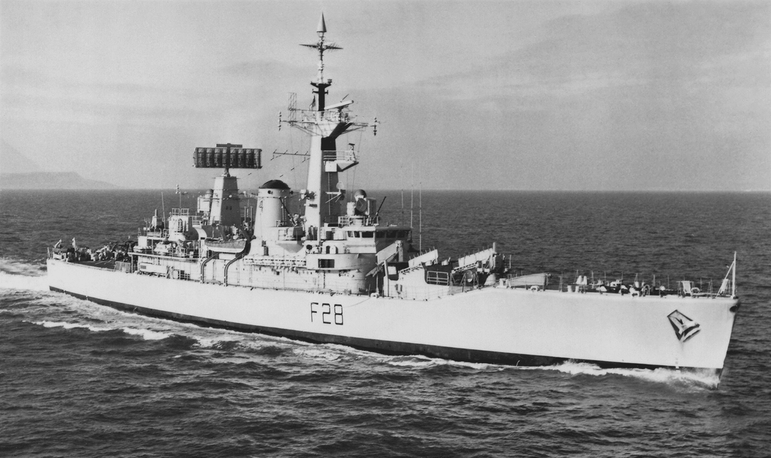 HMS Cleopatra F28 | Photo Print | Framed Print | Leander Class | Frigate | Royal Navy Hampshire Prints