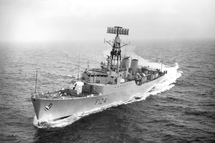 HMS Zulu F124 | Photo Print | Framed Print | Poster | Tribal Class | Frigate | Royal Navy Hampshire Prints