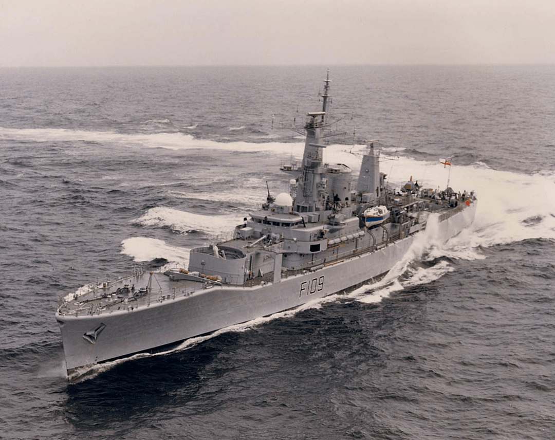 HMS Leander F109 | Photo Print | Framed Print | Leander Class | Frigate | Royal Navy Hampshire Prints