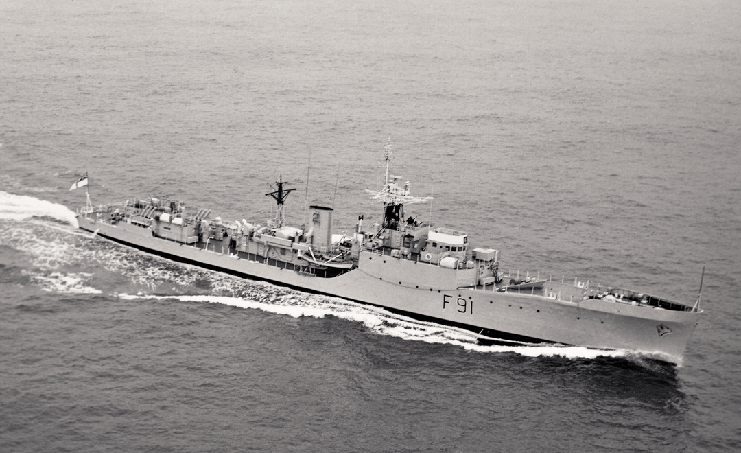 HMS Murray F91 Royal Navy Blackwood class frigate Photo Print or Framed Photo Print - Hampshire Prints