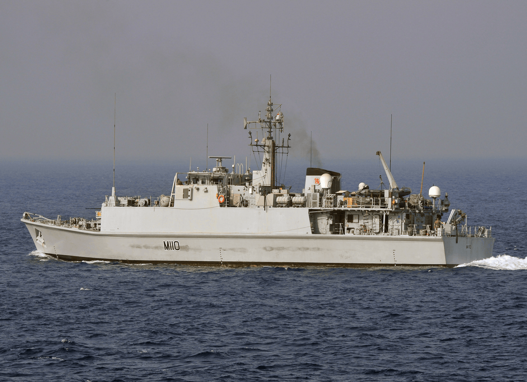 HMS Ramsey M110 Royal Navy Sandown class minehunter Photo Print or Framed Print - Hampshire Prints