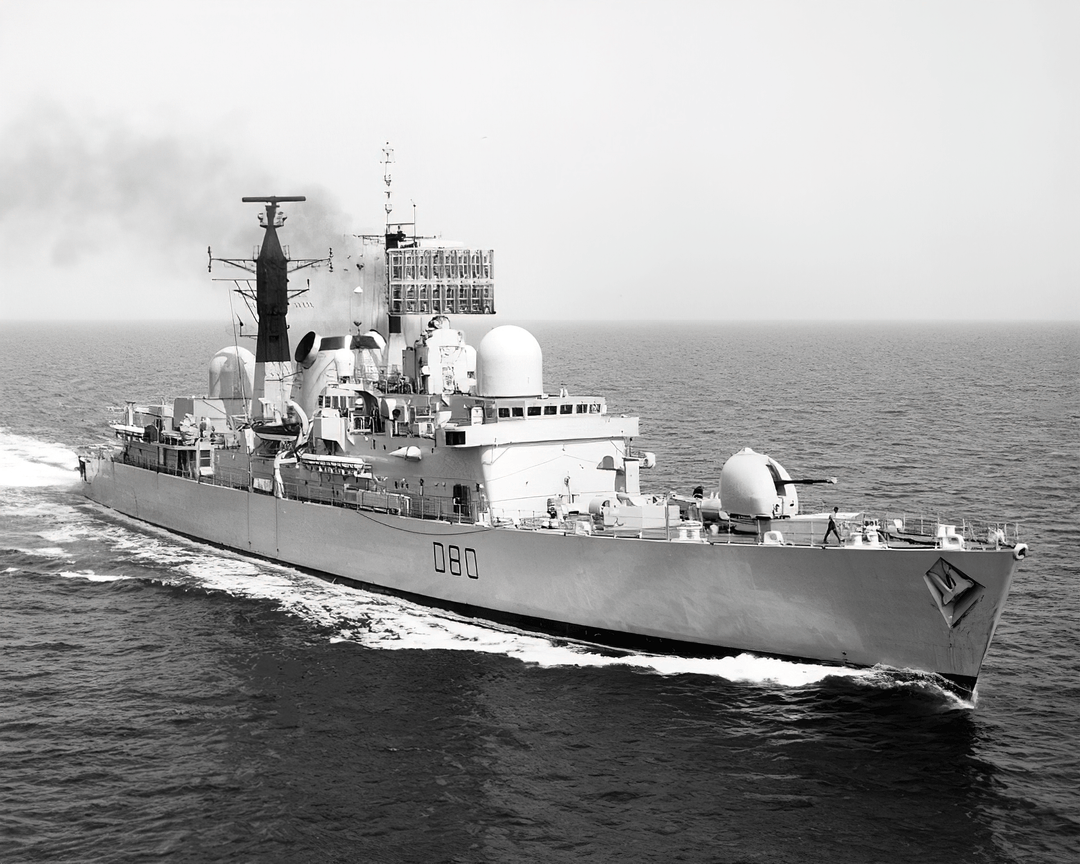 HMS Sheffield D80 | Photo Print | Framed Print | Poster | Type 42 | Destroyer | Royal Navy Hampshire Prints