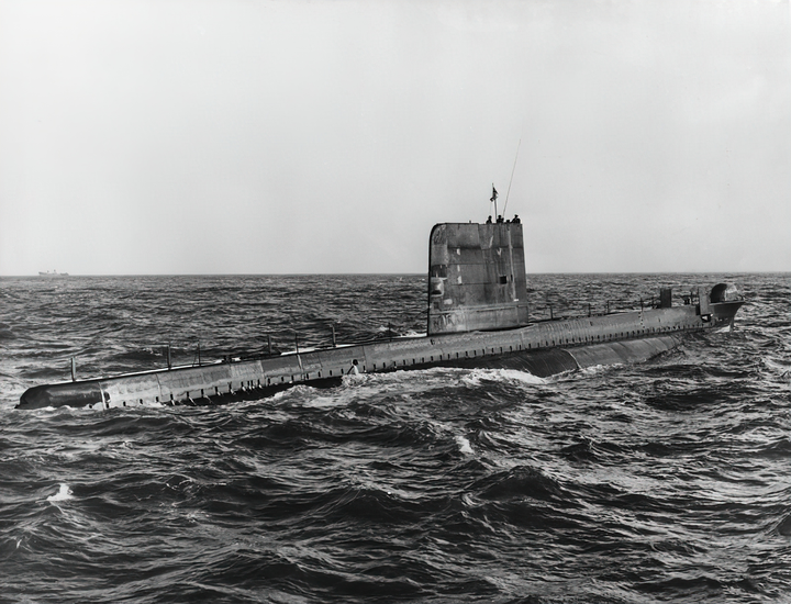 HMS Oracle S16 Royal Navy Oberon class Submarine Photo Print or Framed Print - Hampshire Prints