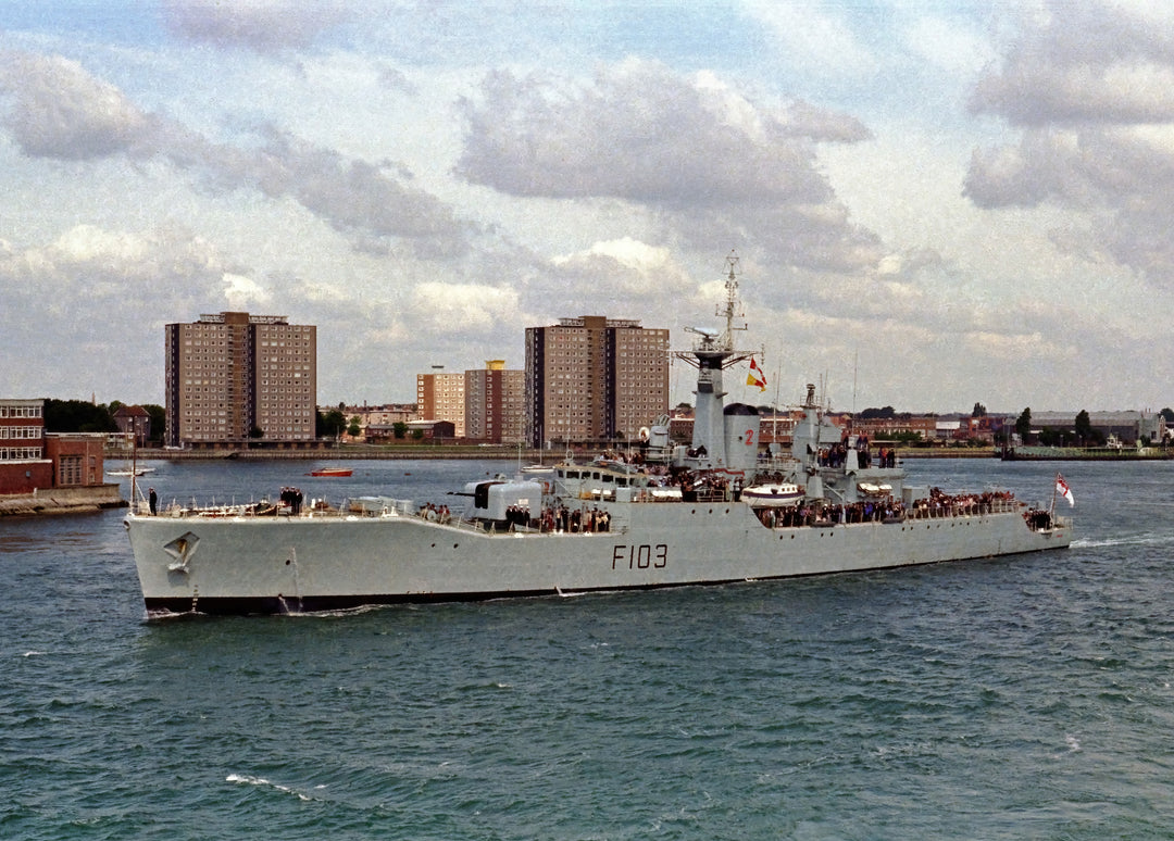 HMS Lowestoft F103 Royal Navy Rothesay class frigate Photo Print or Framed Print - Hampshire Prints