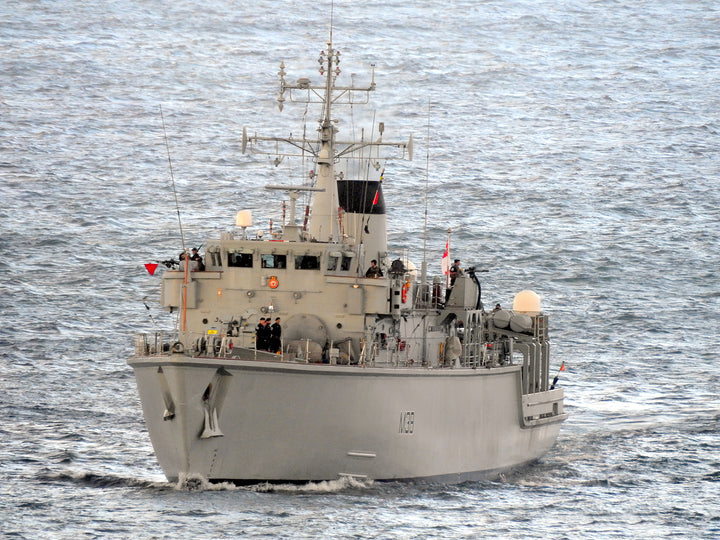 HMS Atherstone M38 Royal Navy Hunt class mine countermeasures vessel Photo Print or Framed Print - Hampshire Prints