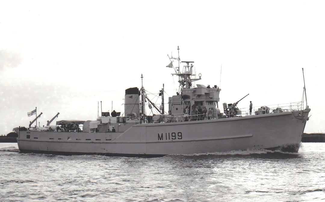 HMS Belton M1199 Royal Navy Ton Class Minesweeper Photo Print or Framed Print - Hampshire Prints