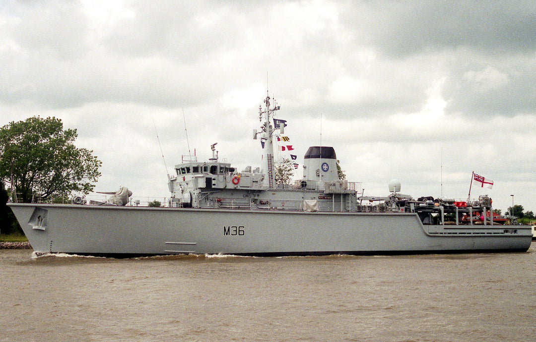 HMS Bicester M36 Royal Navy Hunt class mine countermeasures vessel Photo Print or Framed Print - Hampshire Prints