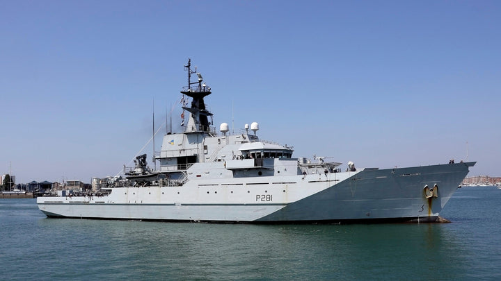 HMS Tyne P281 Royal Navy River class patrol vessel Photo Print or Framed Print - Hampshire Prints