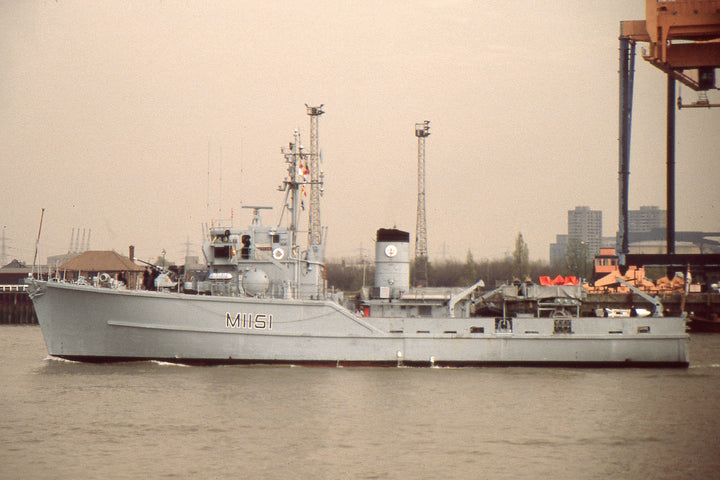 HMS Iveston M1151 Royal Navy Ton Class Minesweeper Photo Print or Framed Print - Hampshire Prints