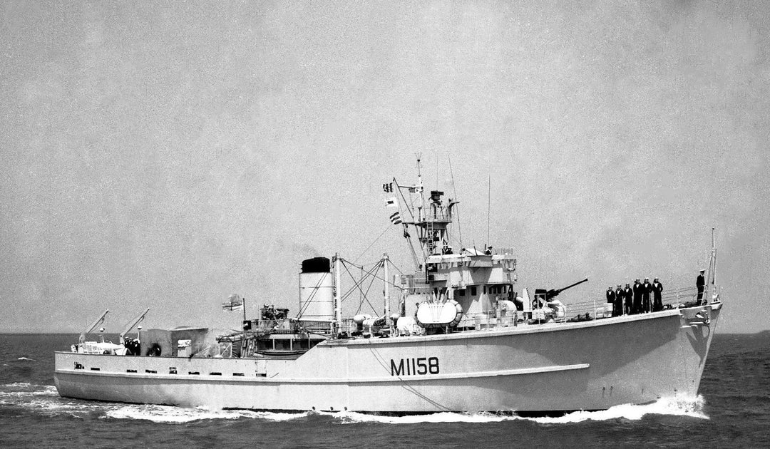 HMS Laleston M1158 Royal Navy Ton Class Minesweeper Photo Print or Framed Print - Hampshire Prints