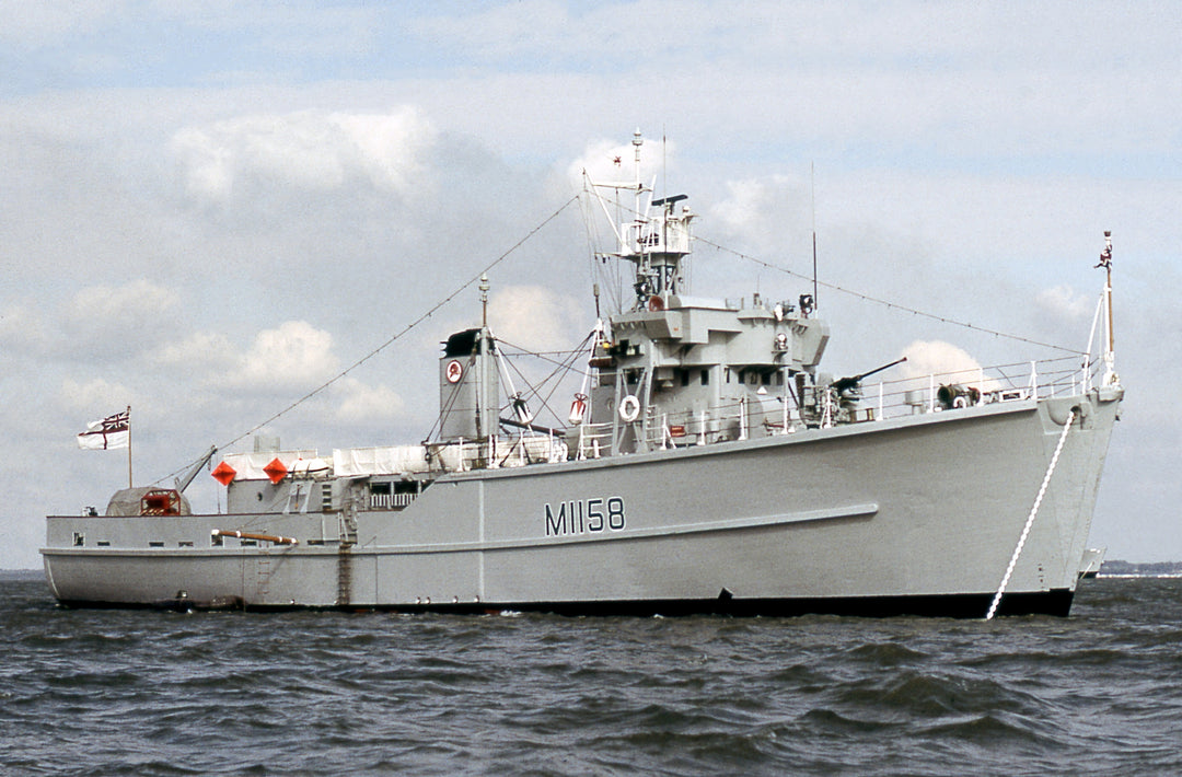 HMS Laleston M1158 Royal Navy Ton Class Minesweeper Photo Print or Framed Print - Hampshire Prints