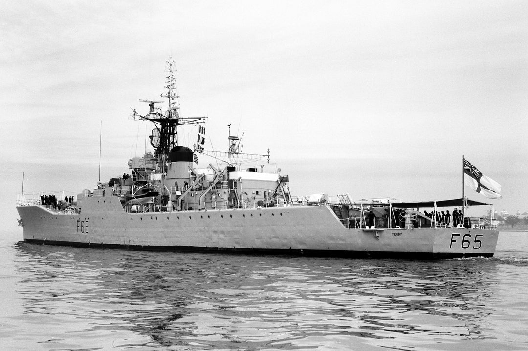 HMS Tenby F65 Royal Navy Whitby Class Frigate Photo Print or Framed Print - Hampshire Prints