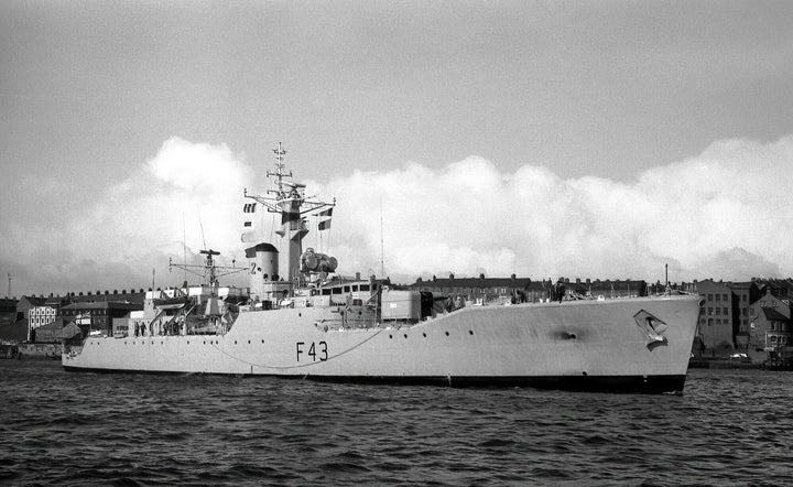 HMS Torquay F43 Royal Navy Whitby Class Frigate Photo Print or Framed Print - Hampshire Prints