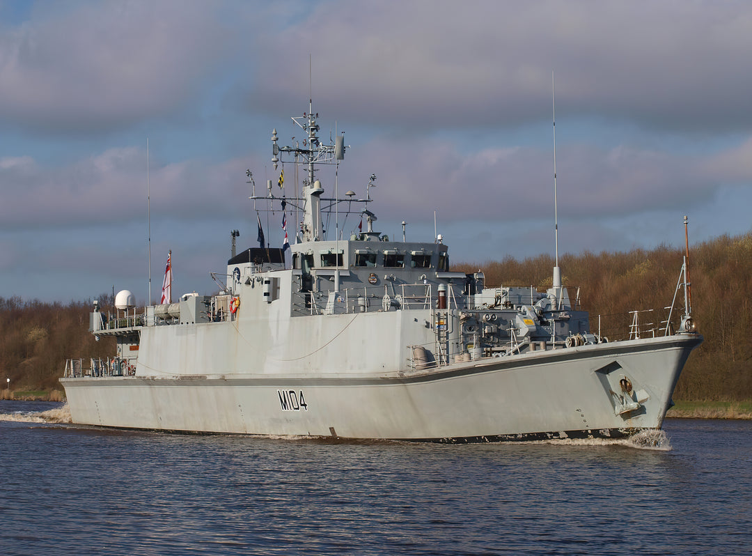 HMS Walney M104 Royal Navy Sandown class minehunter Photo Print or Framed Print - Hampshire Prints