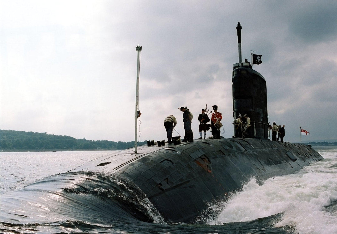 HMS Sceptre S104 Royal Navy Swiftsure class Submarine Photo Print or Framed Print - Hampshire Prints