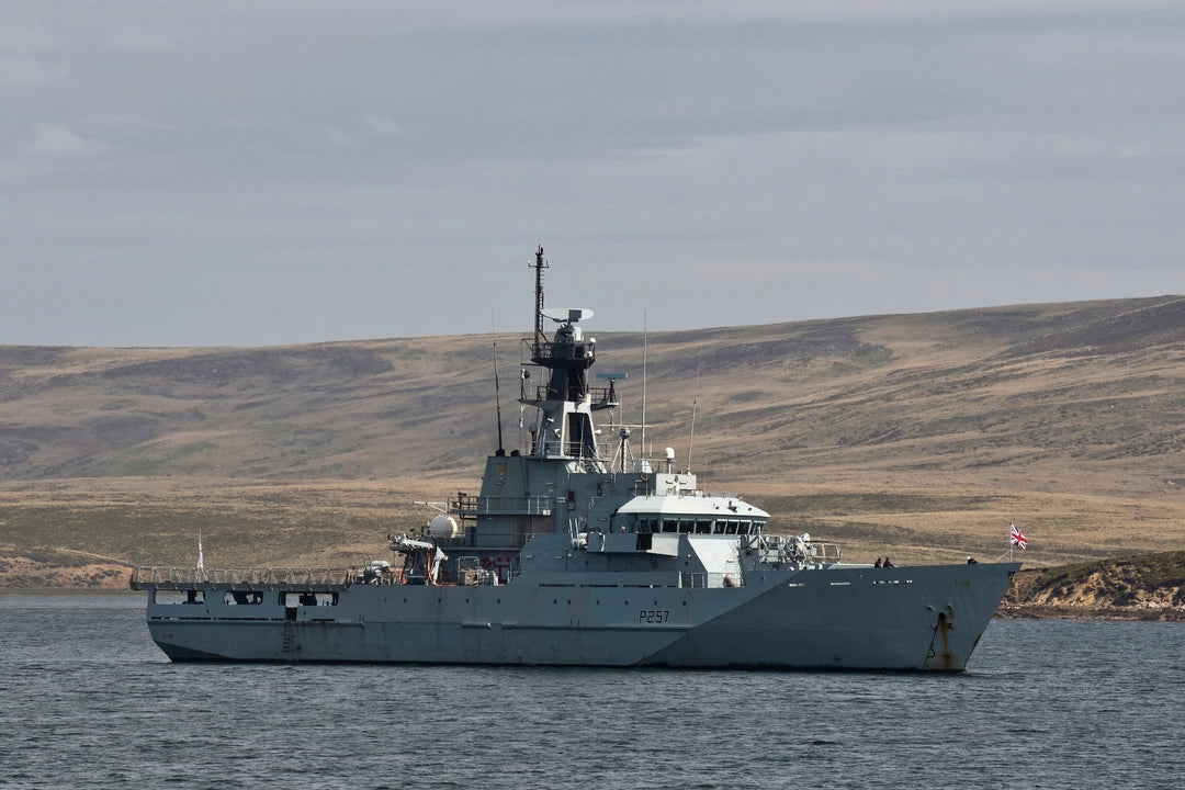 HMS Clyde P257 Royal Navy River class offshore patrol vessel Photo Print or Framed Print - Hampshire Prints