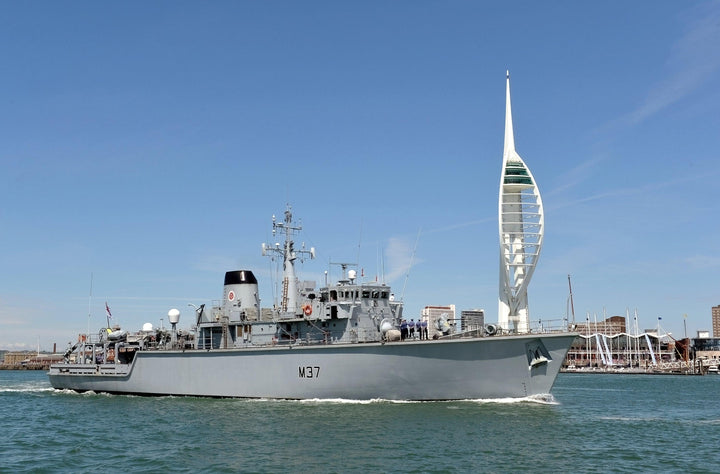 HMS Chiddingfold M37 | Photo Print | Framed Print | Hunt Class | Minehunter | Royal Navy Hampshire Prints