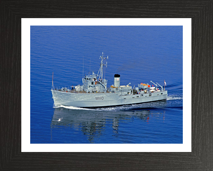 HMS Bildeston M1110 Royal Navy Ton Class Minesweeper Photo Print or Framed Print - Hampshire Prints