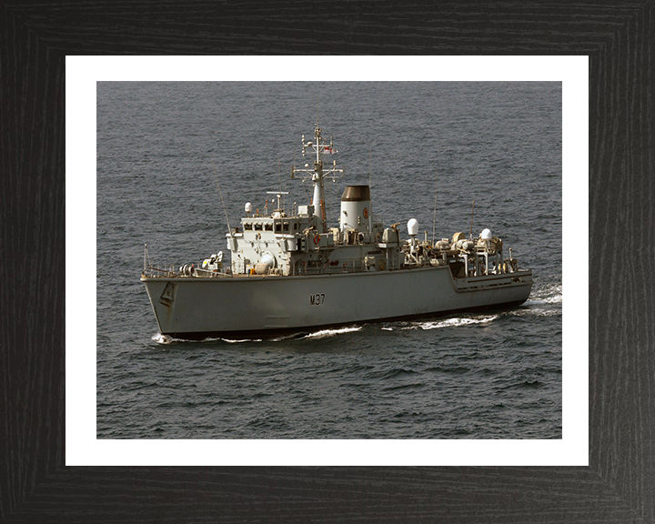 HMS Chiddingfold M37 Royal Navy Hunt Class Minesweeper Photo Print or Framed Print - Hampshire Prints