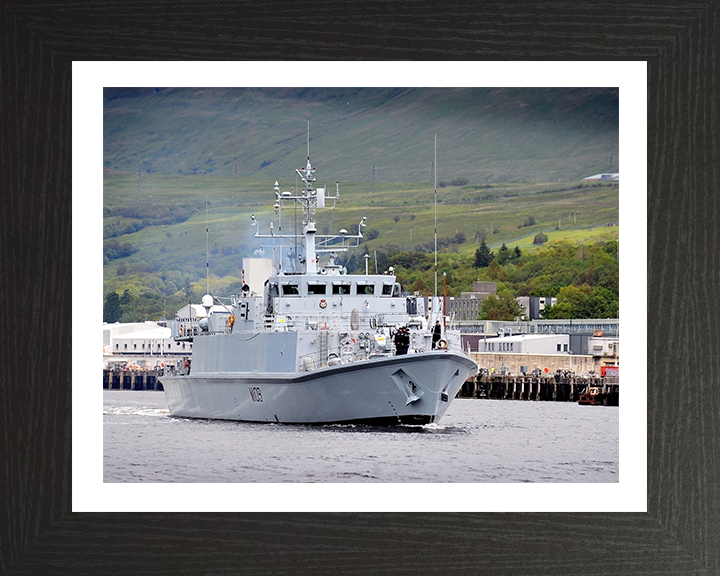 HMS Bangor M109 Royal Navy Sandown class minehunter Photo Print or Framed Print - Hampshire Prints