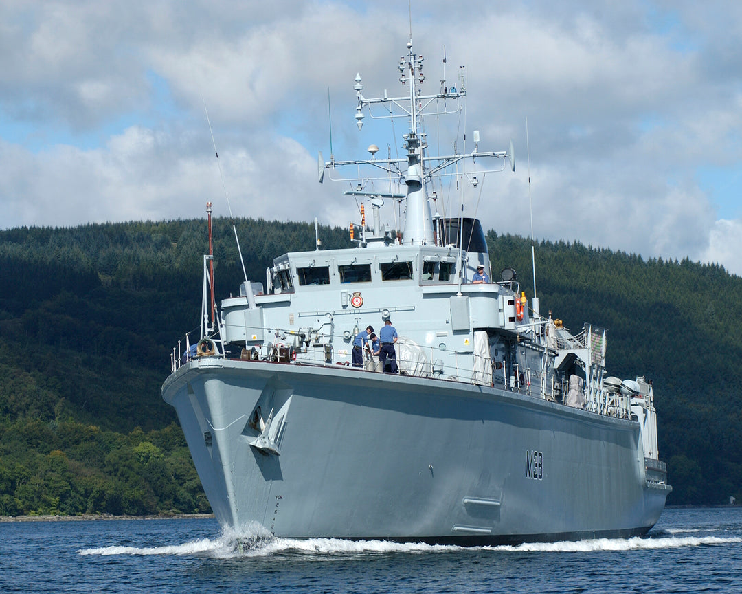 HMS Atherstone M38 Royal Navy Hunt class mine countermeasures vessel Photo Print or Framed Print - Hampshire Prints