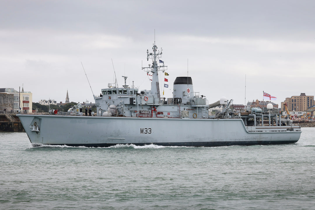 HMS Brocklesby M33 Royal Navy Hunt class Mine Counter Measures Vessel Photo Print or Framed Print - Hampshire Prints