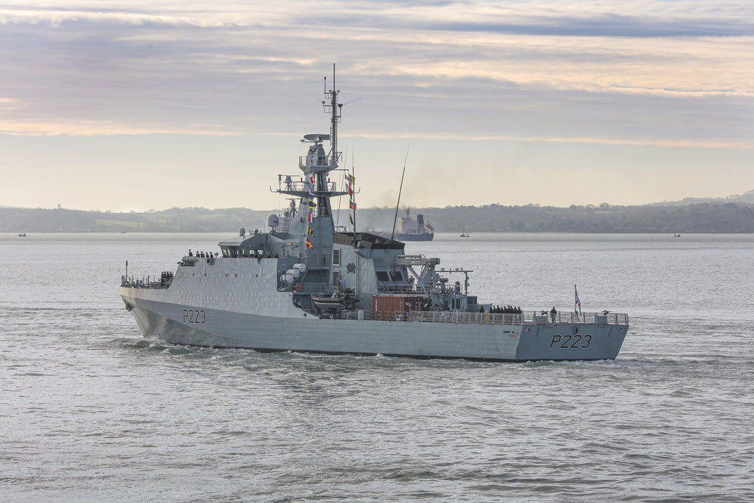 HMS Medway P223 Royal Navy River class patrol vessel Photo Print or Framed Print - Hampshire Prints