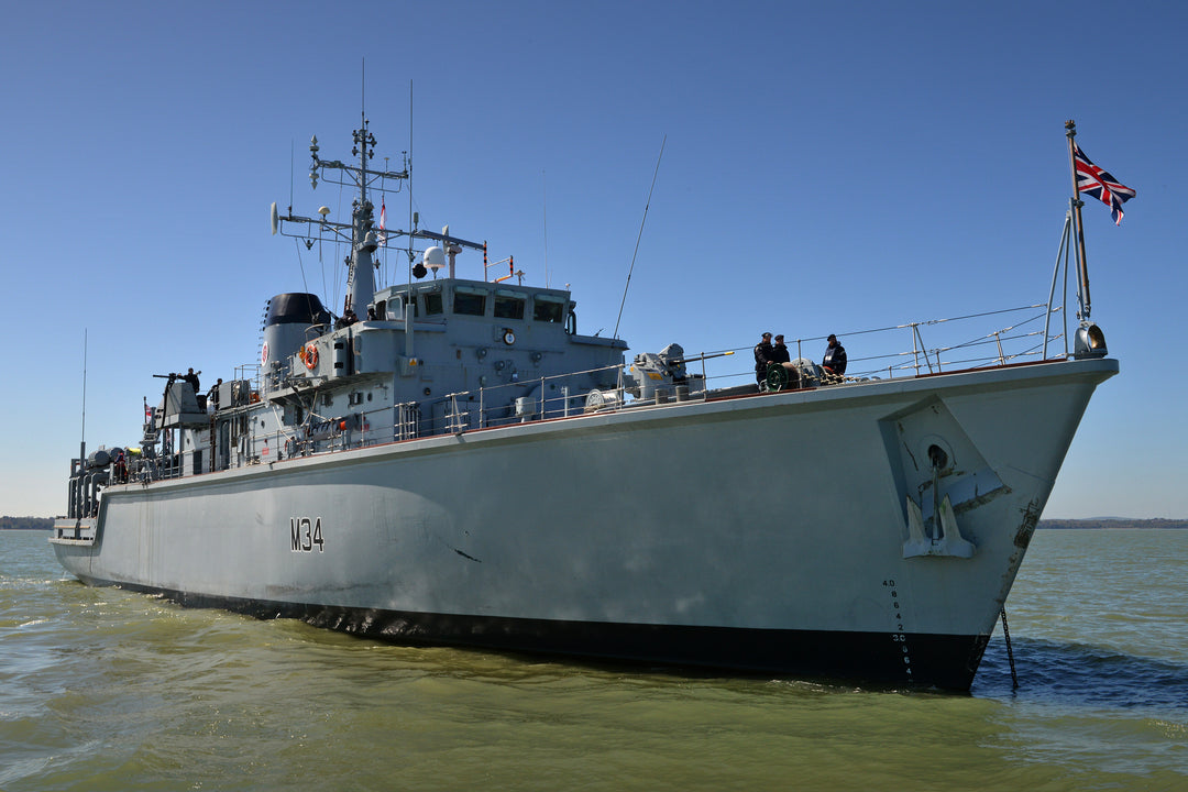 HMS Middleton M34 Royal Navy Hunt class mine countermeasures vessel Photo Print or Framed Print - Hampshire Prints