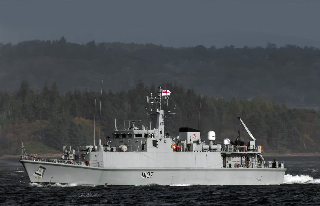 HMS Pembroke M107 Royal Navy Sandown class minehunter Photo Print or Framed Print - Hampshire Prints