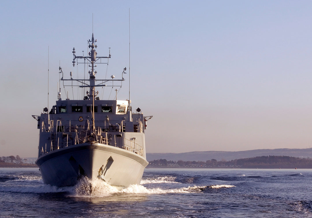 HMS Shoreham M112 Royal Navy Sandown class minehunter Photo Print or Framed Print - Hampshire Prints