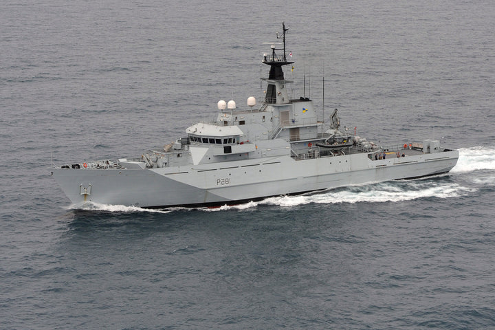 HMS Tyne P281 | Photo Print | Framed Print | River Class | Patrol Vessel | Royal Navy Hampshire Prints