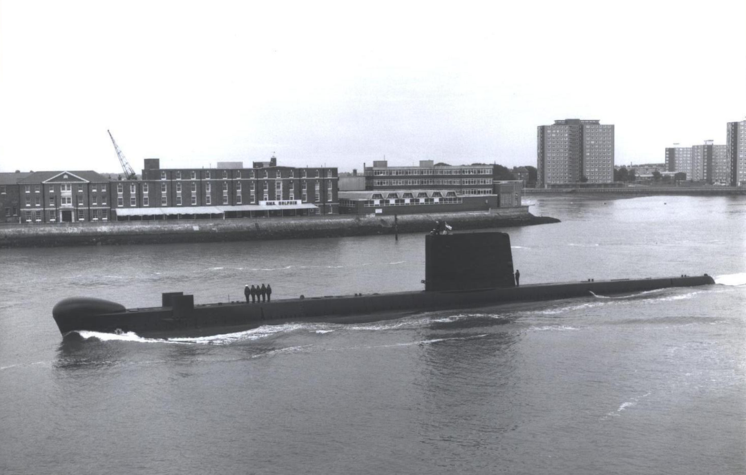HMS Porpoise S01 Submarine | Photo Print | Framed Print | Porpoise Class | Royal Navy Hampshire Prints