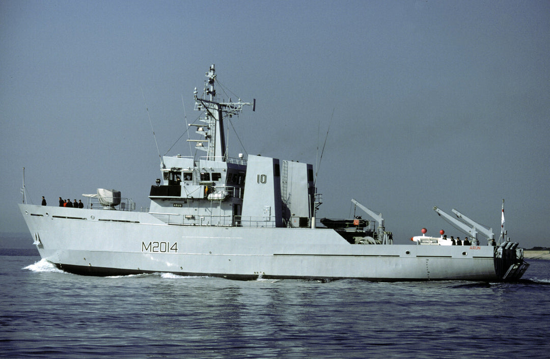 HMS Arun M2014 Royal Navy River class minesweeper Photo Print or Framed Print - Hampshire Prints