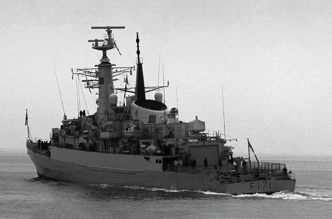 HMS Avenger F185 | Photo Print | Framed Print | Poster | Type 21 | Frigate | Royal Navy Hampshire Prints
